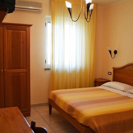 Hotel Ristorante L'Avvenire Gizzeria Kamer foto