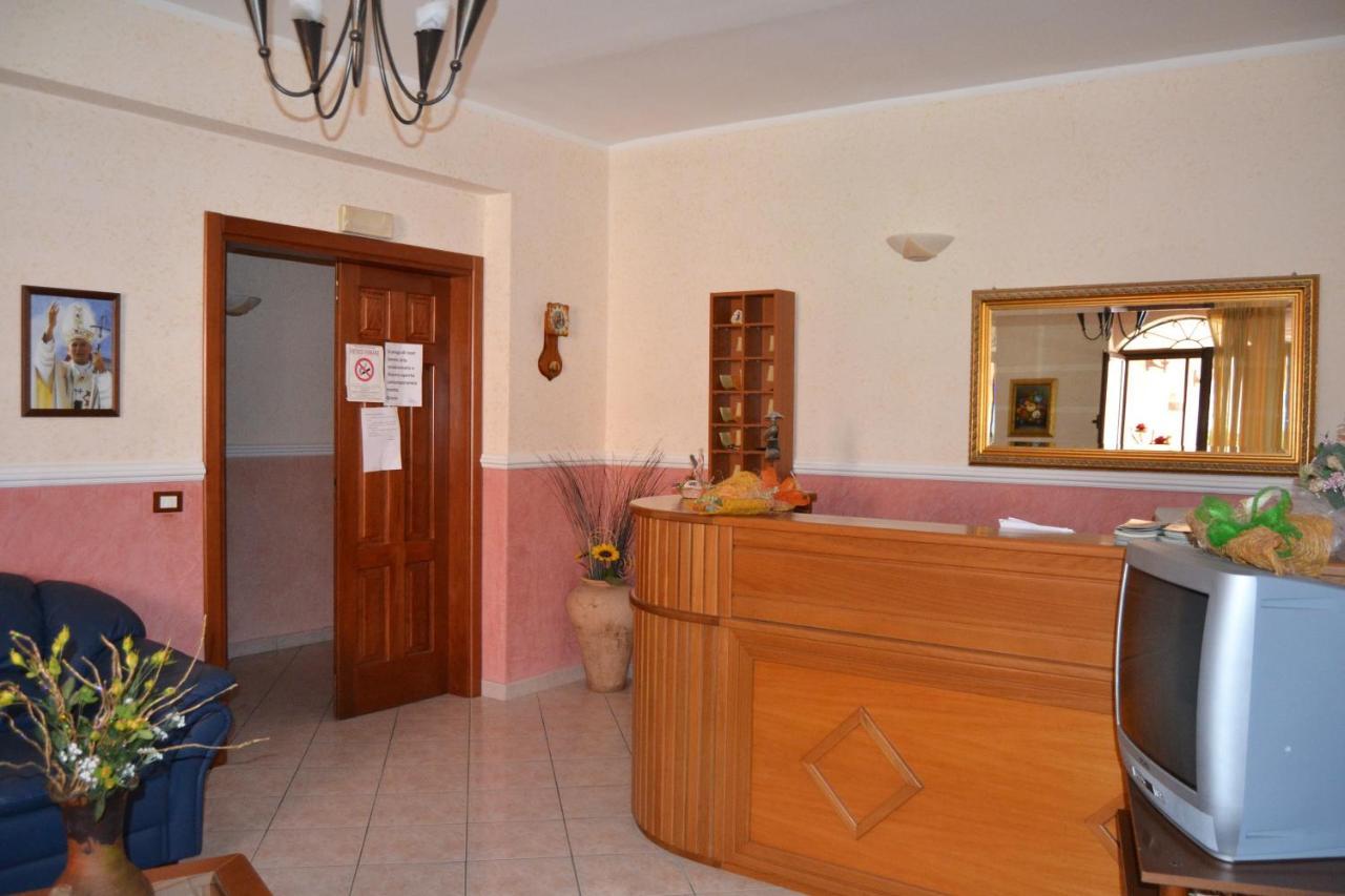 Hotel Ristorante L'Avvenire Gizzeria Buitenkant foto