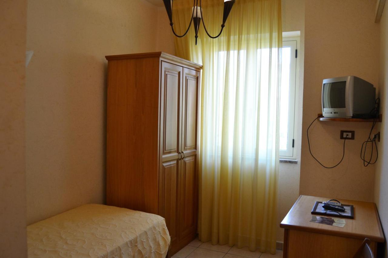 Hotel Ristorante L'Avvenire Gizzeria Kamer foto