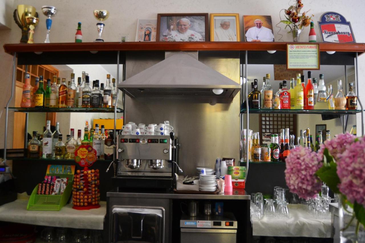 Hotel Ristorante L'Avvenire Gizzeria Buitenkant foto