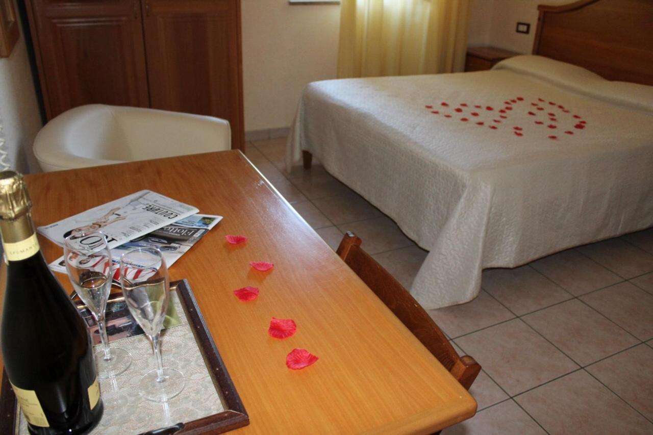 Hotel Ristorante L'Avvenire Gizzeria Buitenkant foto