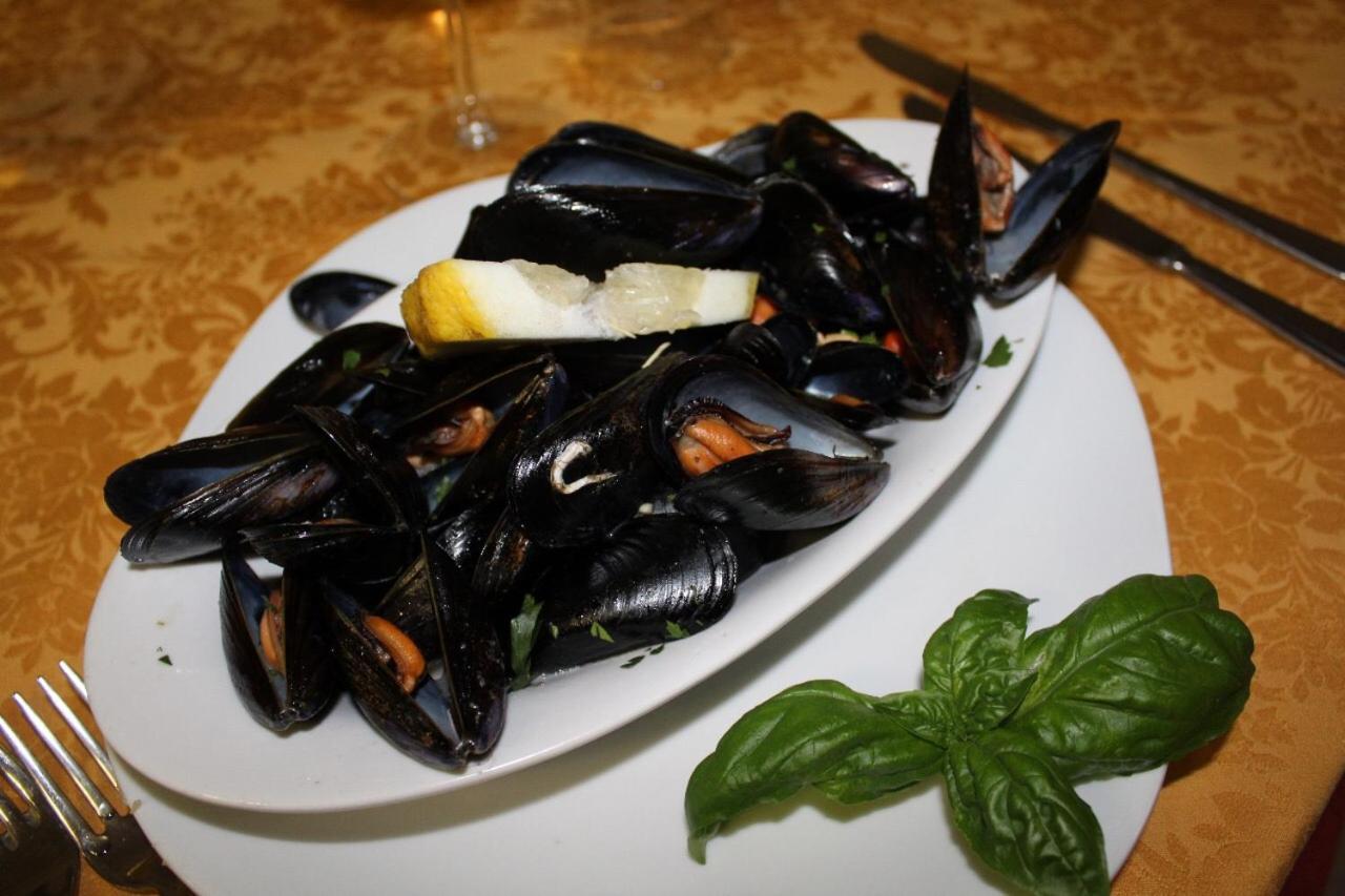 Hotel Ristorante L'Avvenire Gizzeria Buitenkant foto