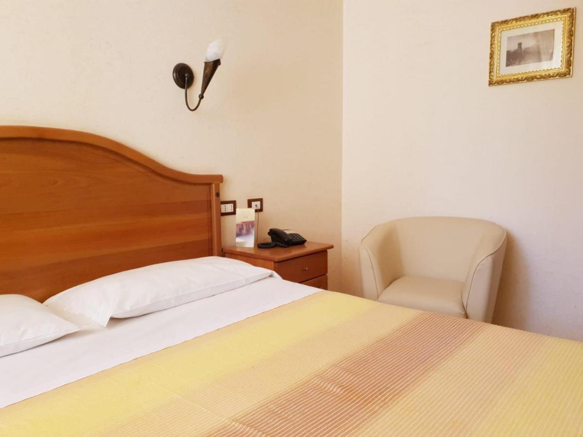 Hotel Ristorante L'Avvenire Gizzeria Buitenkant foto